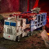 Transformers War for Cybertron Kingdom WFC-K20 Leader Ultra Magnus truck mode front